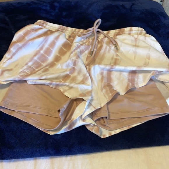 Workout set shorts and sport bra - Picture 3 of 6